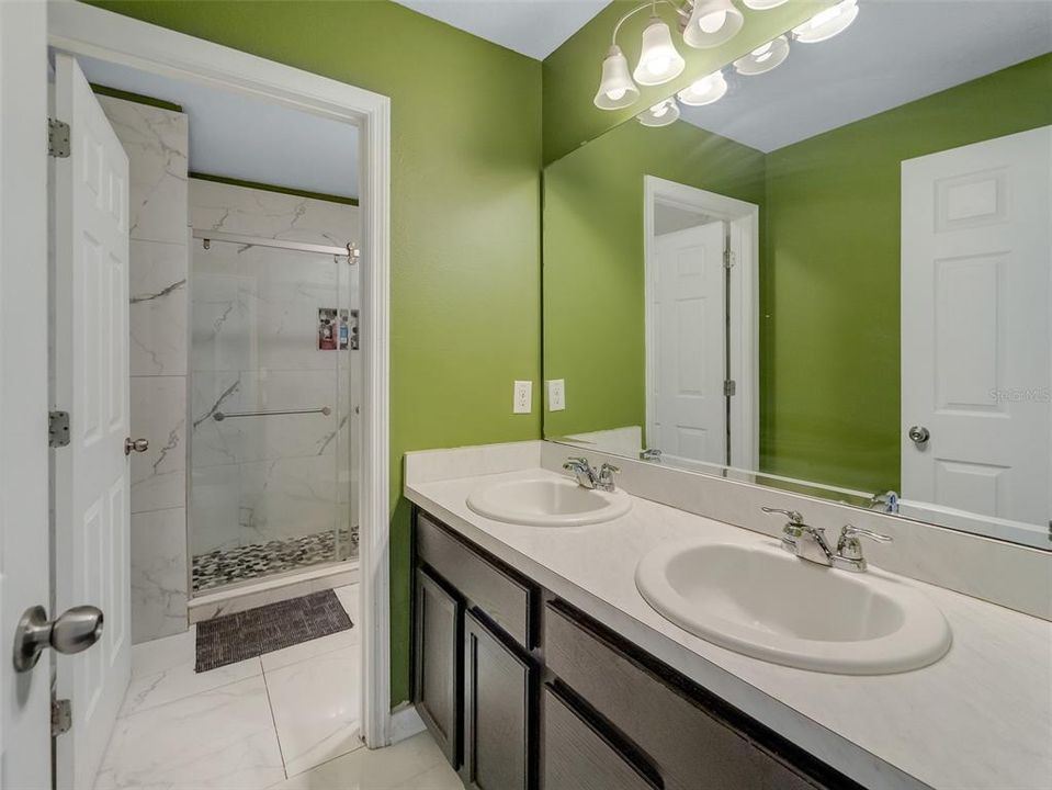 En Venta: $459,990 (5 camas, 3 baños, 2678 Pies cuadrados)