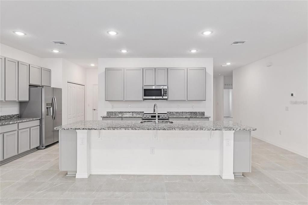 For Rent: $2,350 (3 beds, 2 baths, 1890 Square Feet)