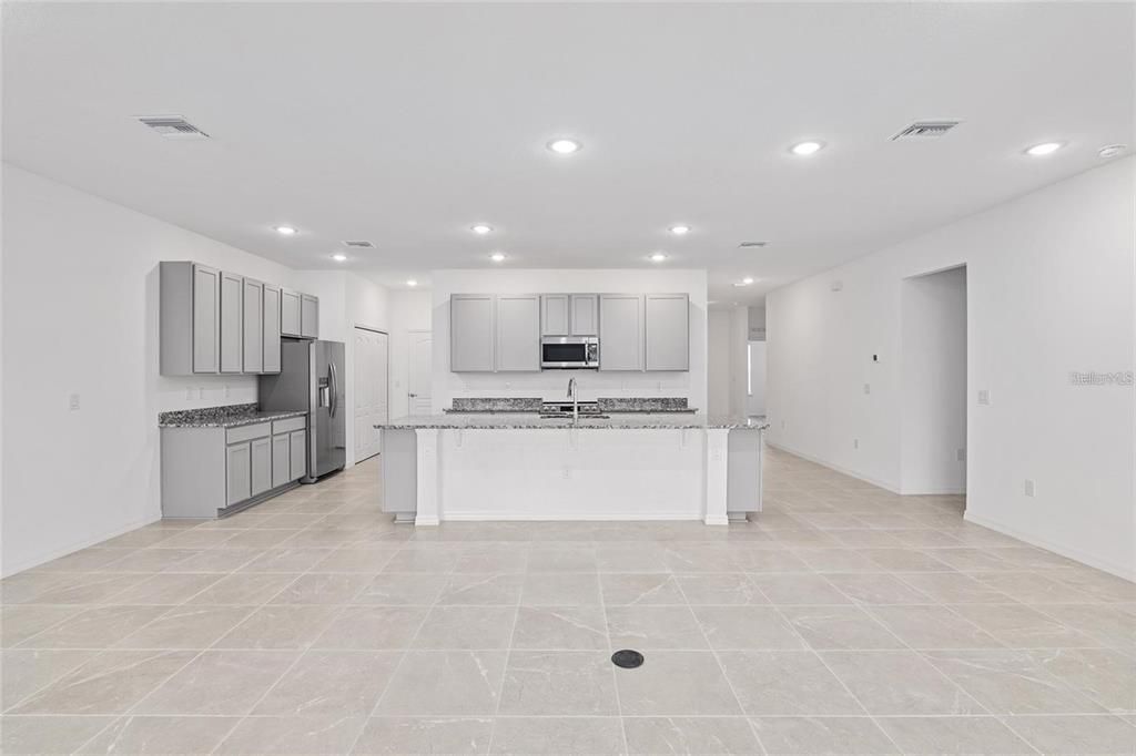 For Rent: $2,350 (3 beds, 2 baths, 1890 Square Feet)