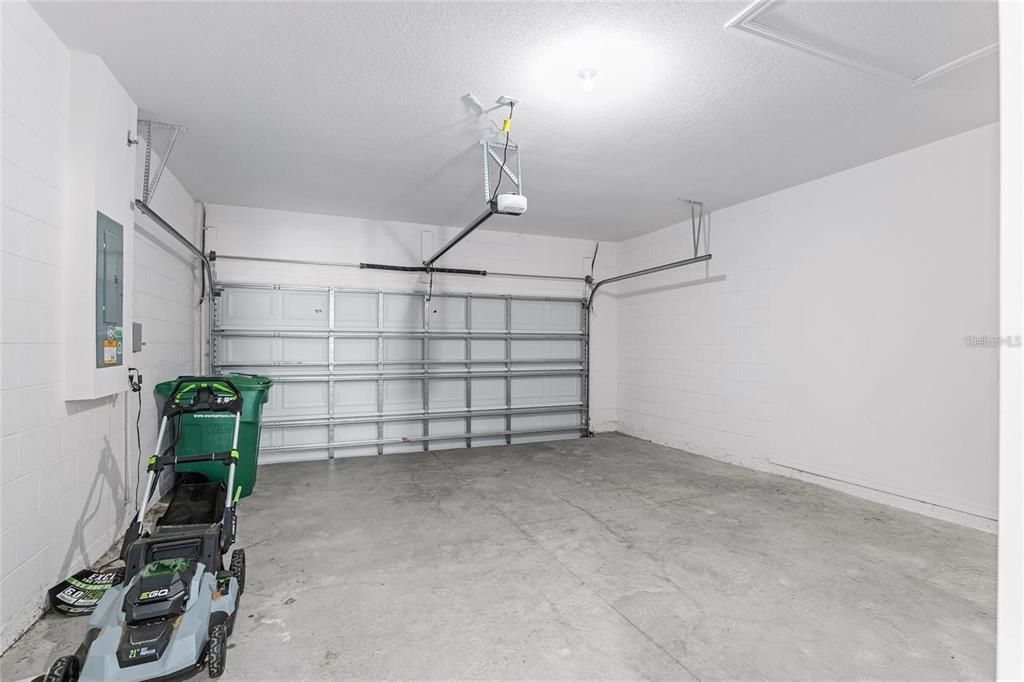 For Rent: $2,350 (3 beds, 2 baths, 1890 Square Feet)