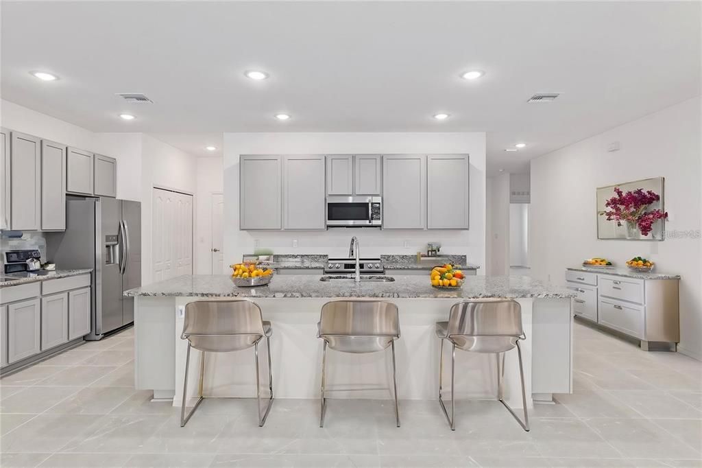 For Rent: $2,350 (3 beds, 2 baths, 1890 Square Feet)