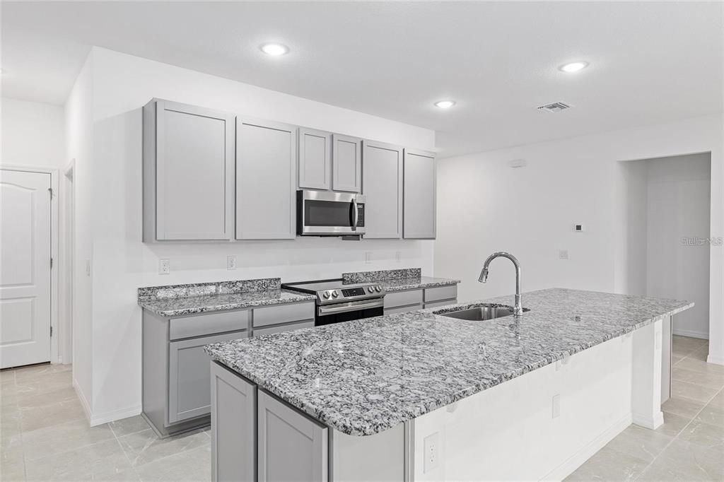 For Rent: $2,350 (3 beds, 2 baths, 1890 Square Feet)
