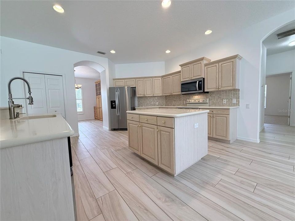 For Rent: $2,800 (4 beds, 3 baths, 2712 Square Feet)