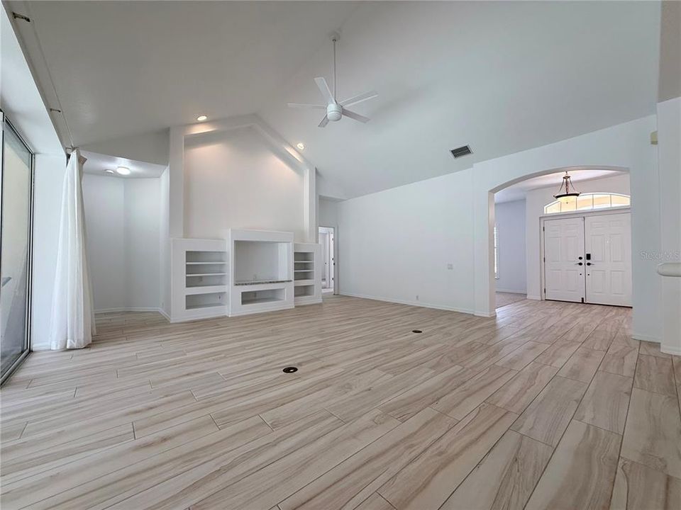 For Rent: $2,800 (4 beds, 3 baths, 2712 Square Feet)