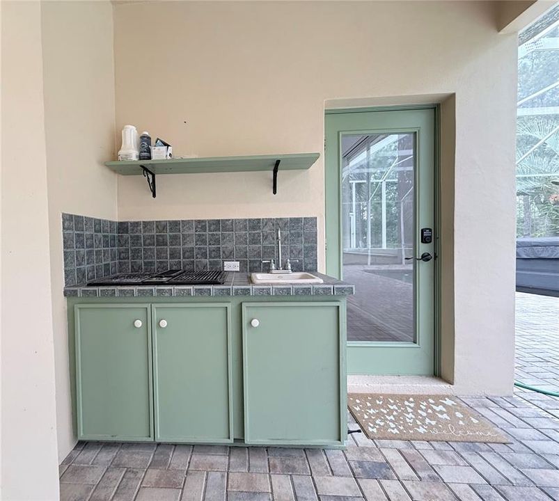 For Rent: $2,800 (4 beds, 3 baths, 2712 Square Feet)