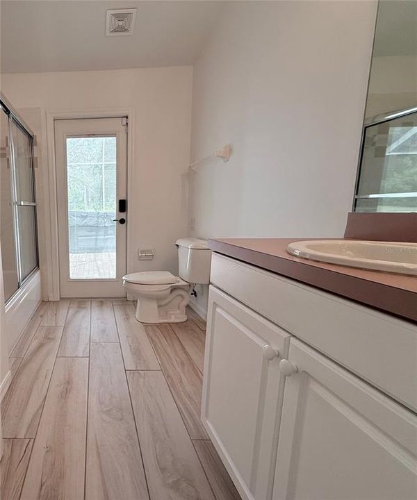 For Rent: $2,800 (4 beds, 3 baths, 2712 Square Feet)