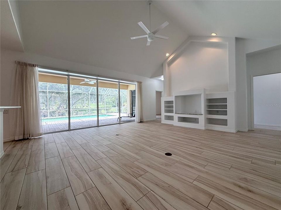 For Rent: $2,800 (4 beds, 3 baths, 2712 Square Feet)