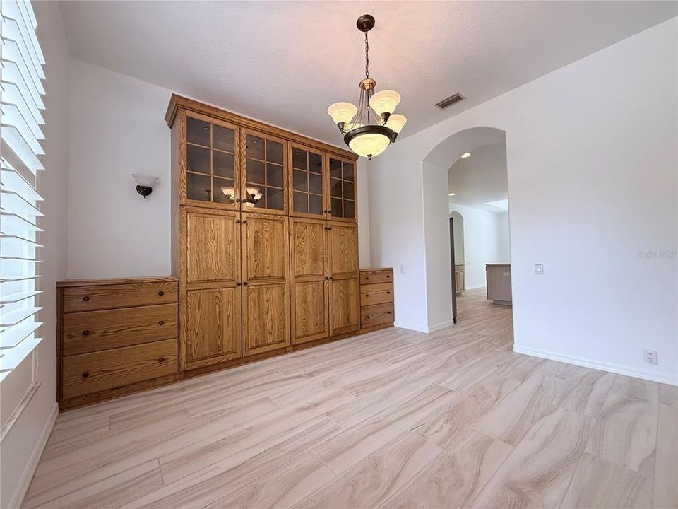 For Rent: $2,800 (4 beds, 3 baths, 2712 Square Feet)