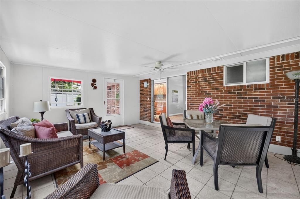 For Sale: $295,000 (3 beds, 2 baths, 1369 Square Feet)