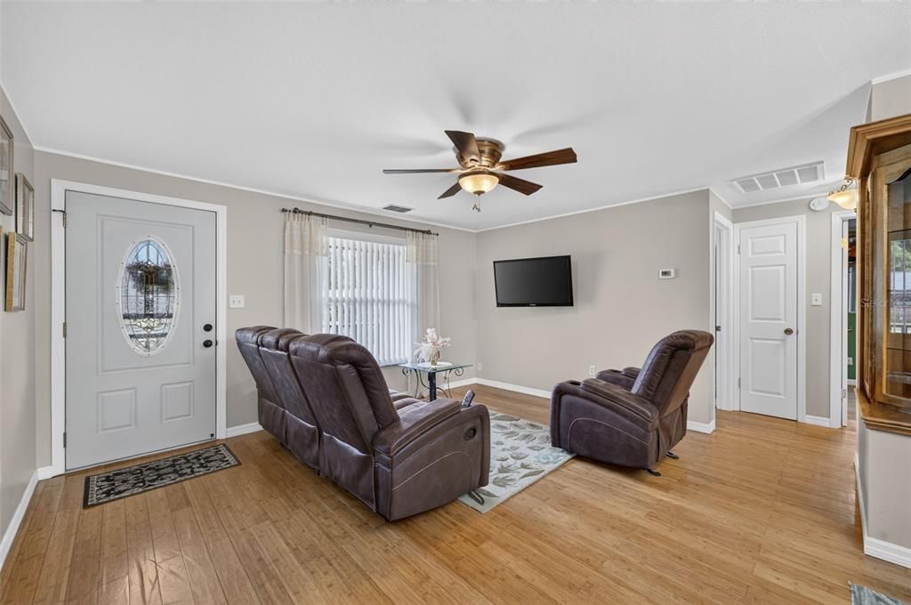 For Sale: $295,000 (3 beds, 2 baths, 1369 Square Feet)