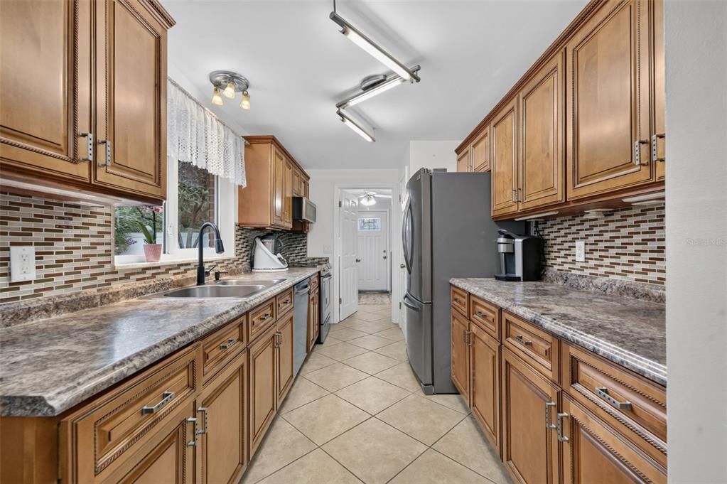 For Sale: $295,000 (3 beds, 2 baths, 1369 Square Feet)