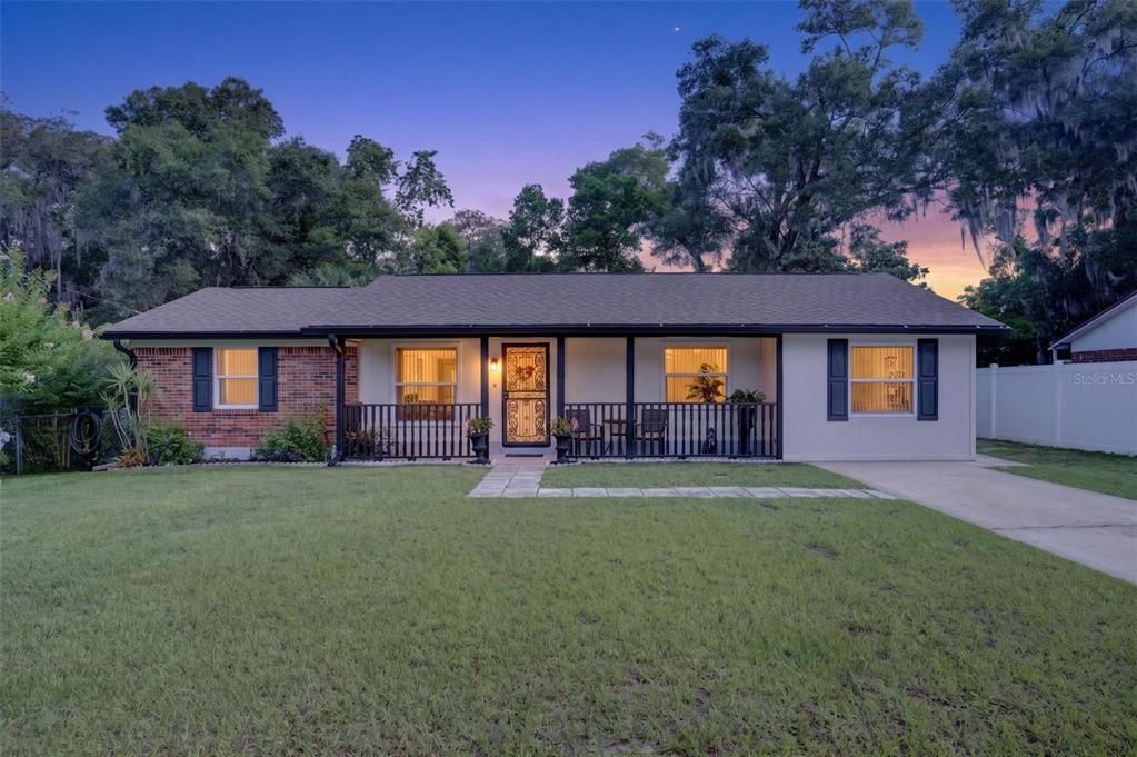 For Sale: $295,000 (3 beds, 2 baths, 1369 Square Feet)
