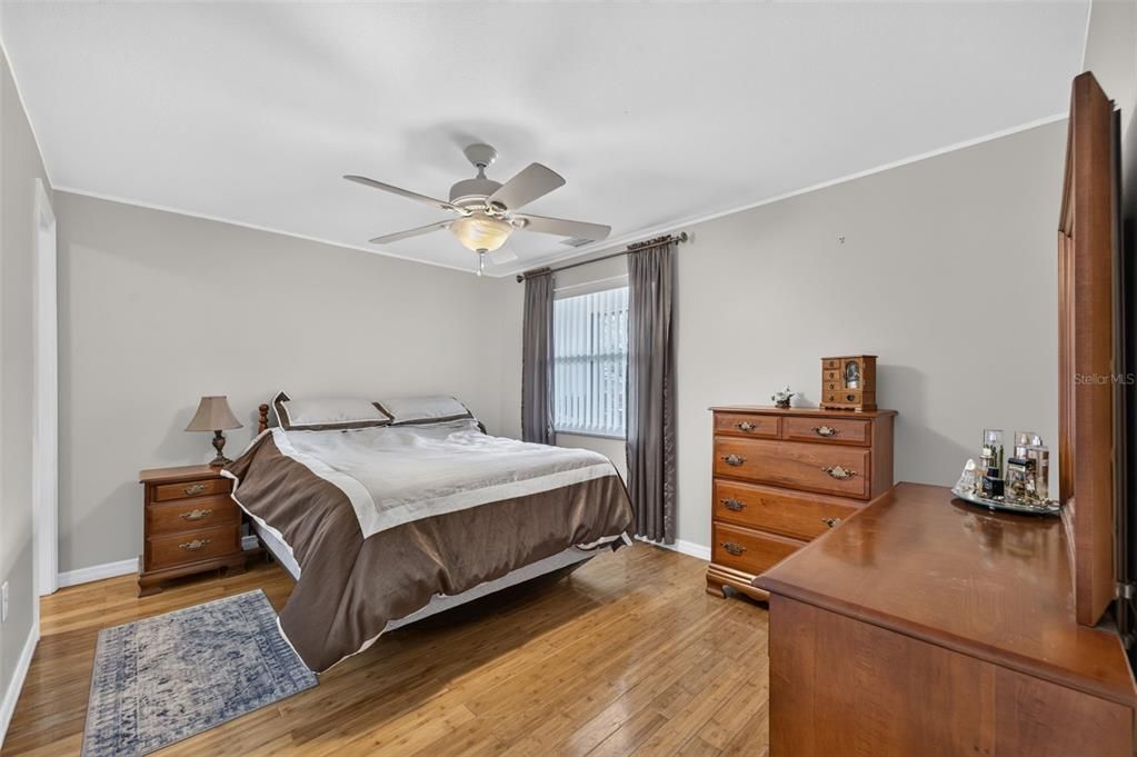 For Sale: $295,000 (3 beds, 2 baths, 1369 Square Feet)