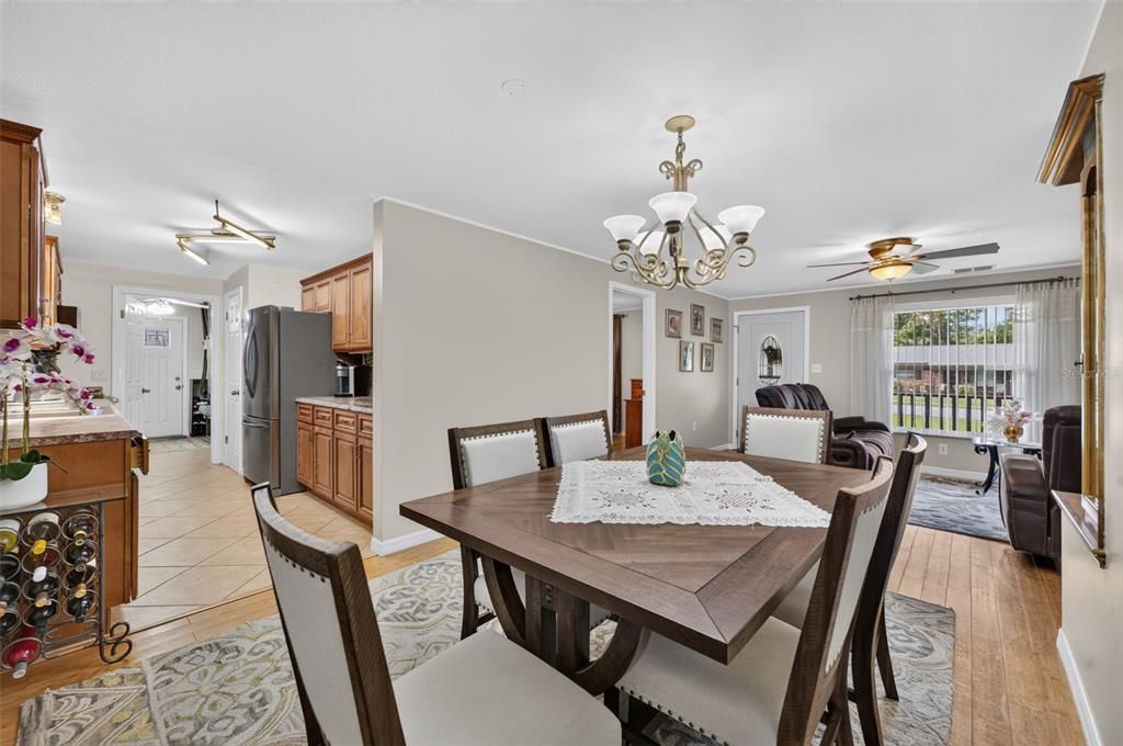 For Sale: $295,000 (3 beds, 2 baths, 1369 Square Feet)
