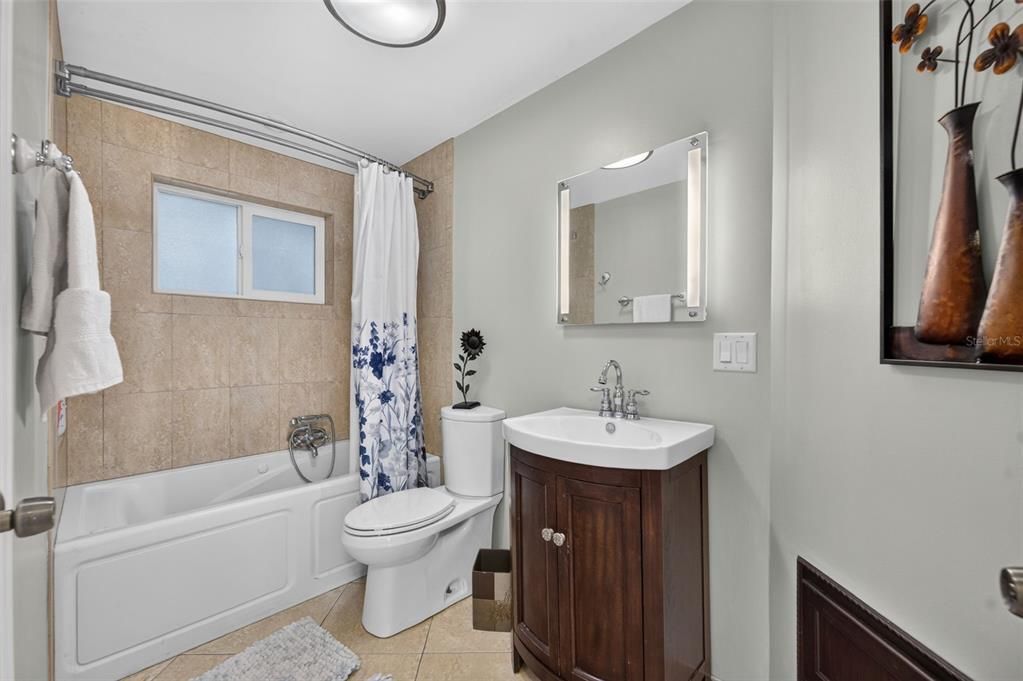 For Sale: $295,000 (3 beds, 2 baths, 1369 Square Feet)