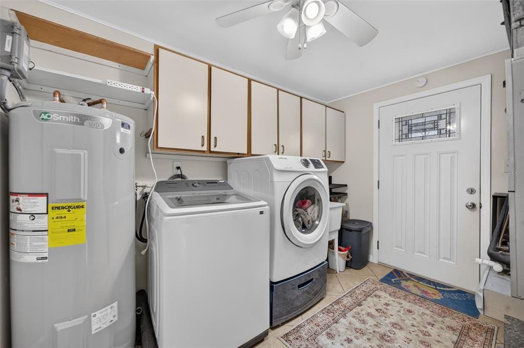 For Sale: $295,000 (3 beds, 2 baths, 1369 Square Feet)