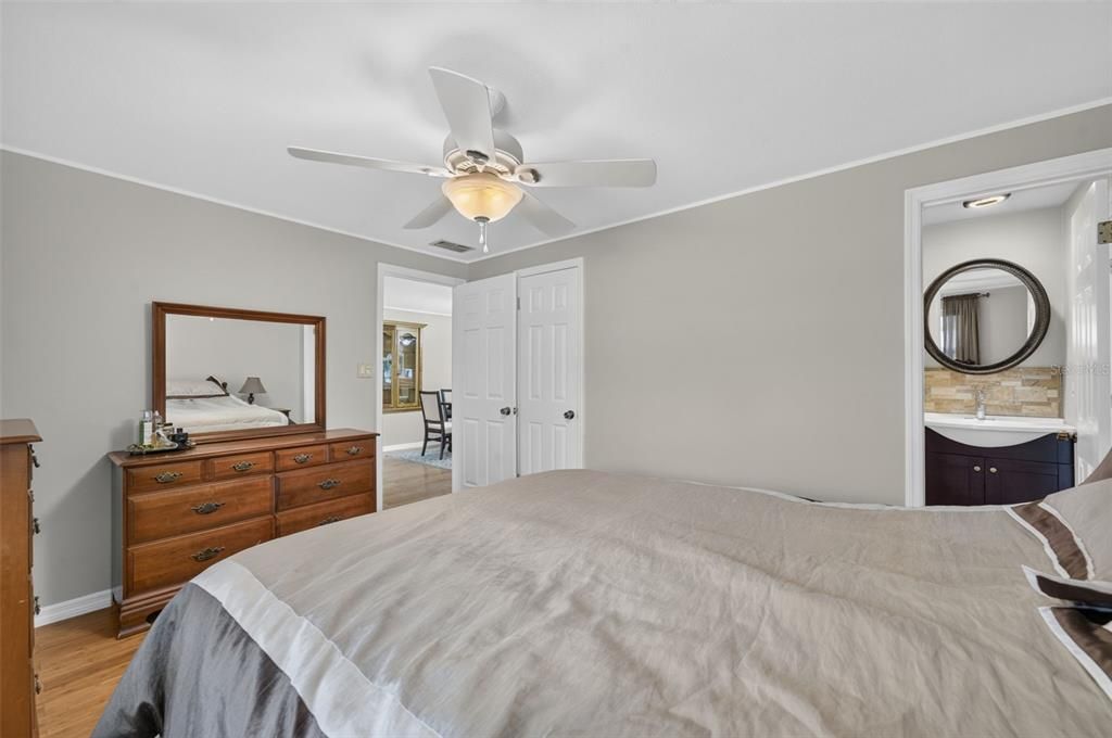 For Sale: $295,000 (3 beds, 2 baths, 1369 Square Feet)