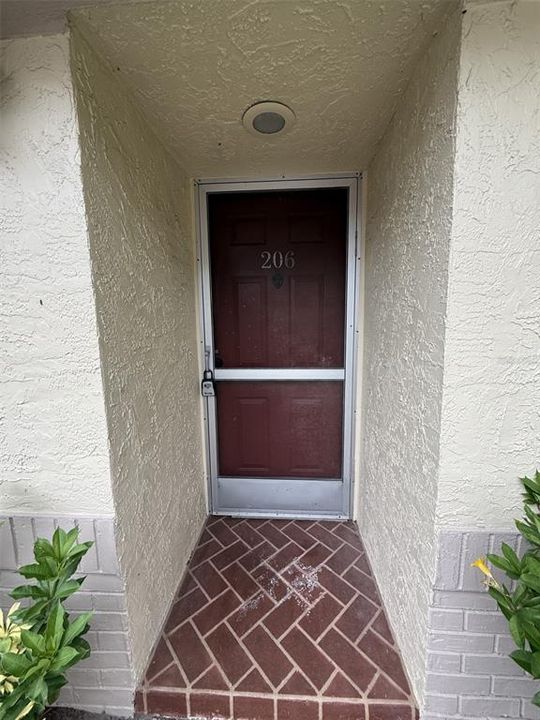For Sale: $129,900 (2 beds, 2 baths, 820 Square Feet)