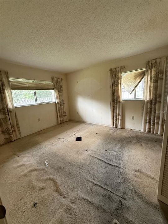 For Sale: $129,900 (2 beds, 2 baths, 820 Square Feet)