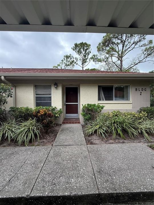 For Sale: $129,900 (2 beds, 2 baths, 820 Square Feet)