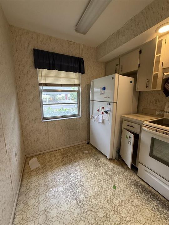 For Sale: $129,900 (2 beds, 2 baths, 820 Square Feet)