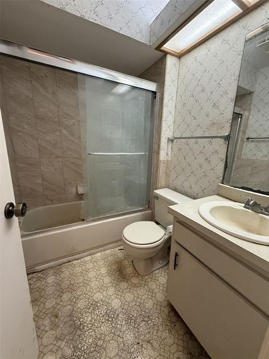 For Sale: $129,900 (2 beds, 2 baths, 820 Square Feet)