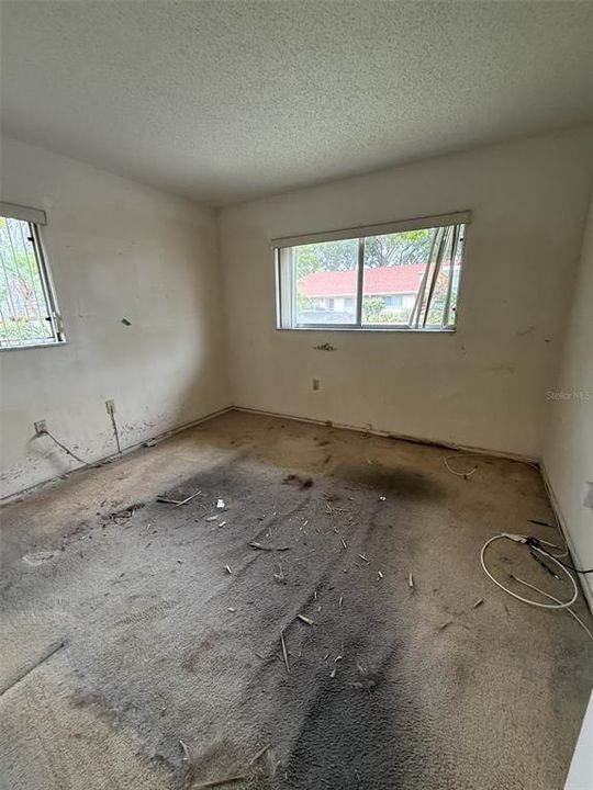 For Sale: $129,900 (2 beds, 2 baths, 820 Square Feet)