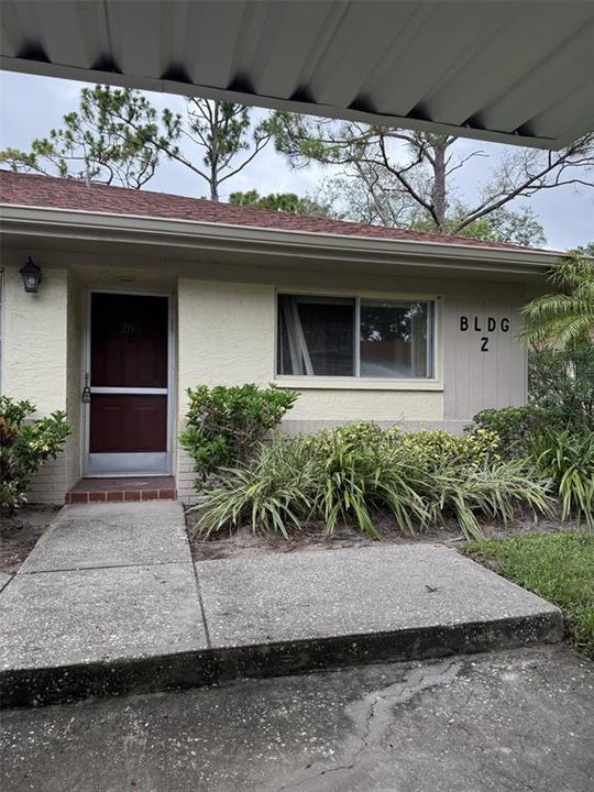 For Sale: $129,900 (2 beds, 2 baths, 820 Square Feet)