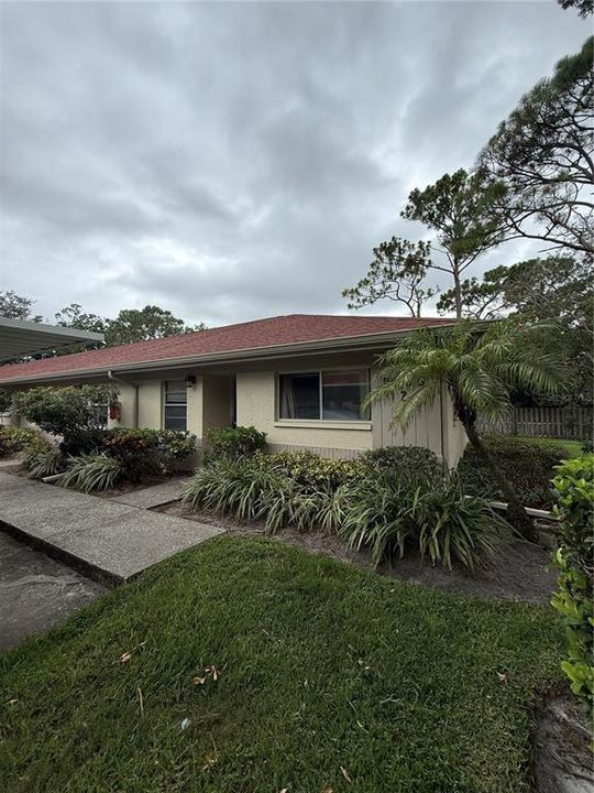 For Sale: $129,900 (2 beds, 2 baths, 820 Square Feet)