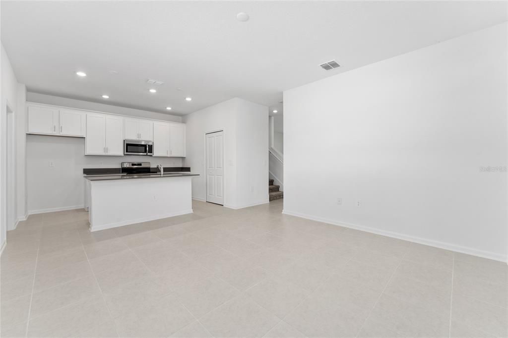 For Rent: $2,300 (3 beds, 2 baths, 1755 Square Feet)