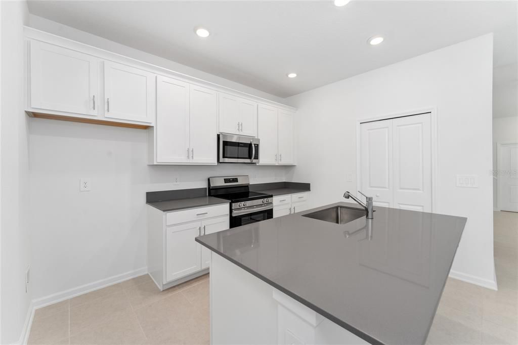 For Rent: $2,300 (3 beds, 2 baths, 1755 Square Feet)