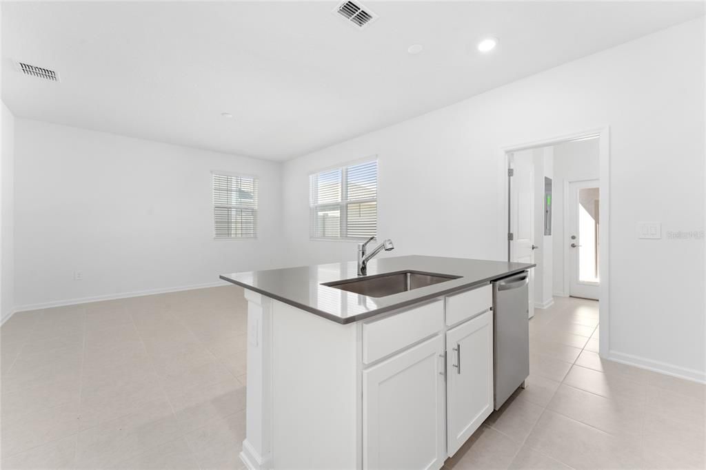 For Rent: $2,300 (3 beds, 2 baths, 1755 Square Feet)