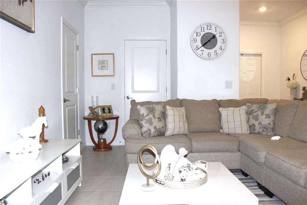 For Rent: $2,100 (3 beds, 2 baths, 1666 Square Feet)