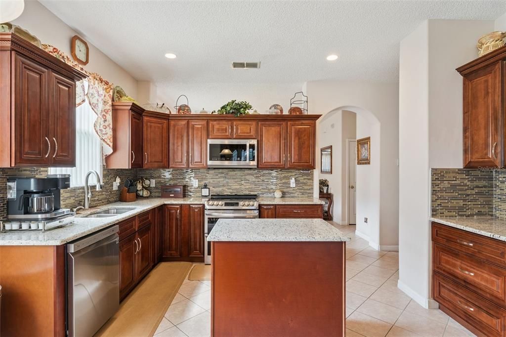For Sale: $499,900 (4 beds, 2 baths, 1972 Square Feet)
