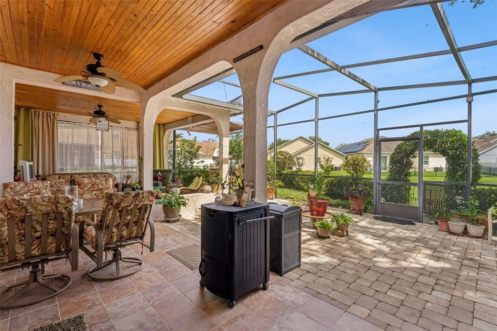 For Sale: $499,900 (4 beds, 2 baths, 1972 Square Feet)