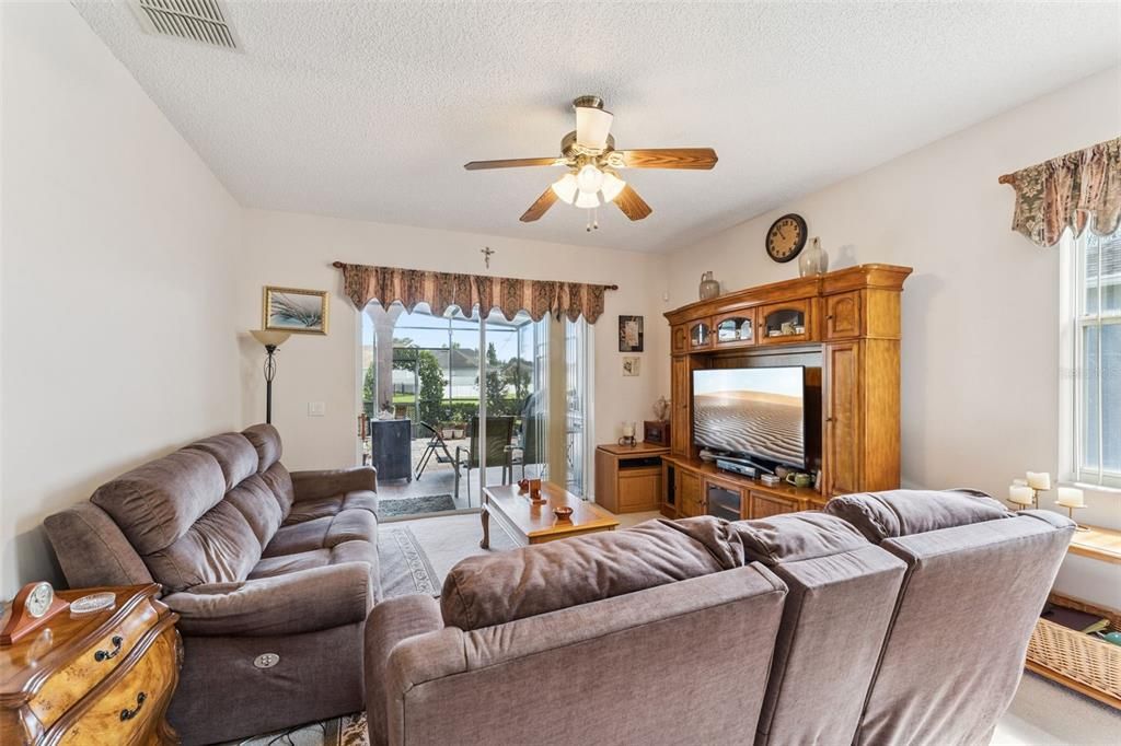 For Sale: $499,900 (4 beds, 2 baths, 1972 Square Feet)