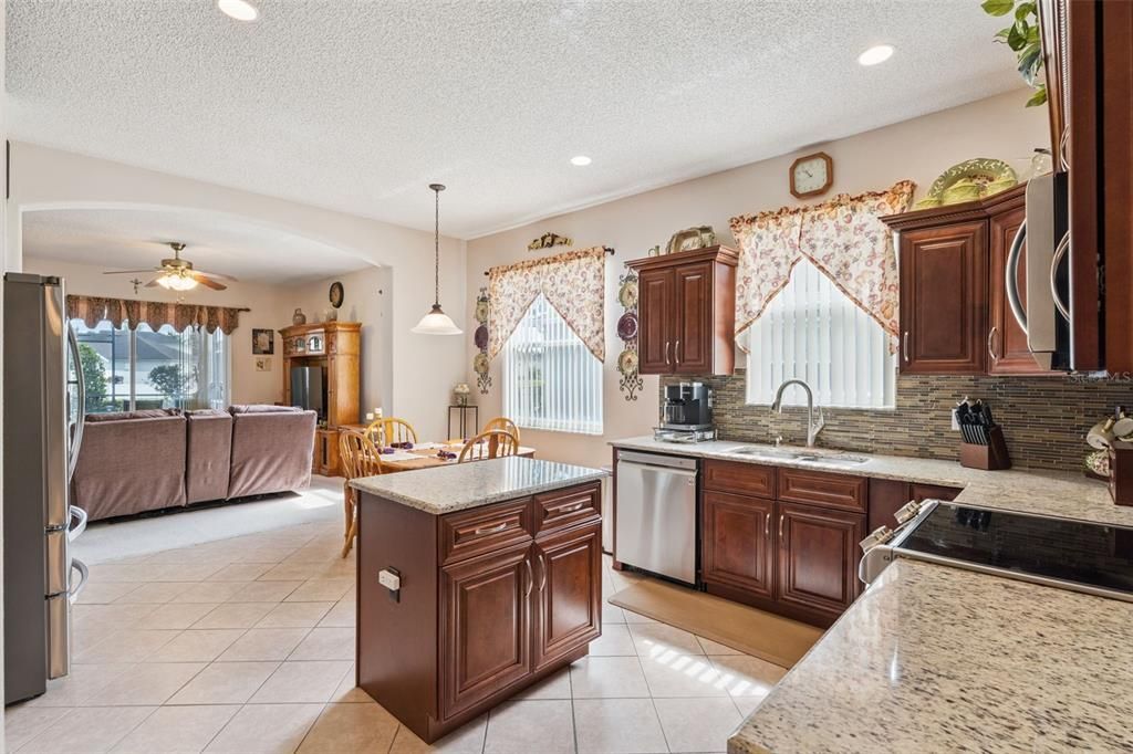 For Sale: $499,900 (4 beds, 2 baths, 1972 Square Feet)