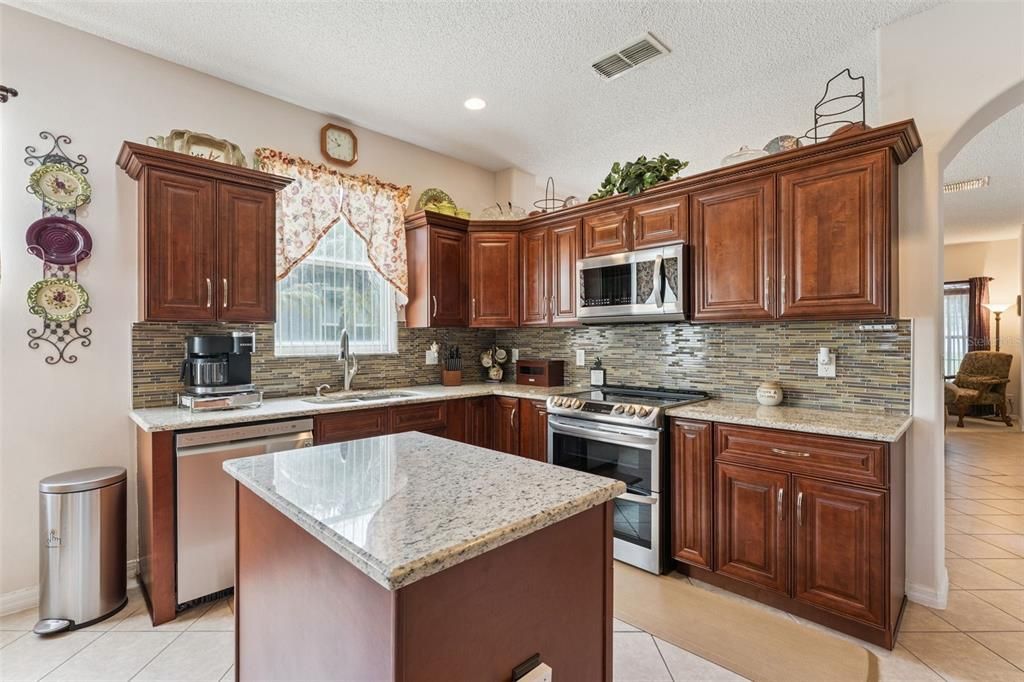 For Sale: $499,900 (4 beds, 2 baths, 1972 Square Feet)