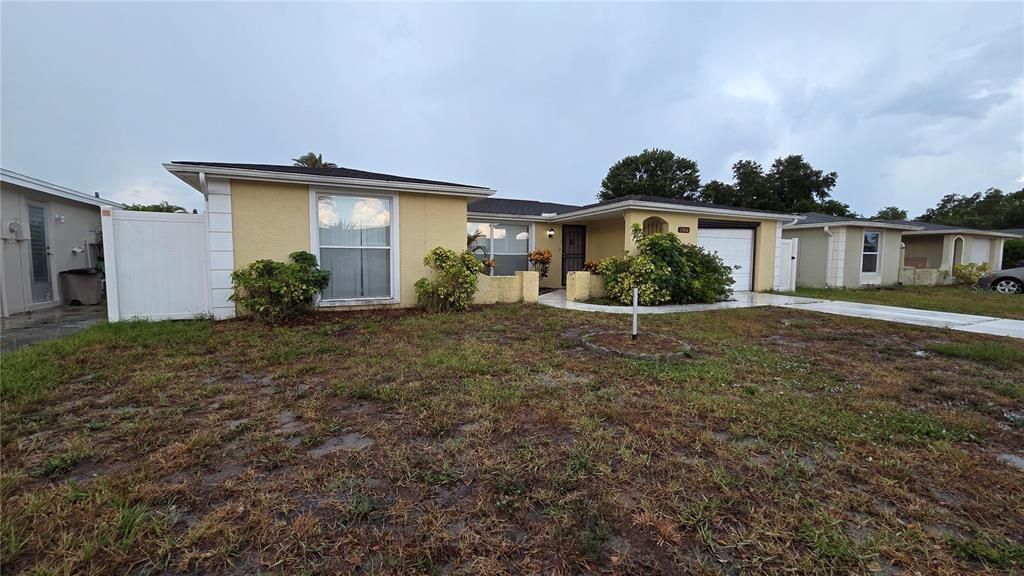 For Rent: $2,300 (3 beds, 2 baths, 1442 Square Feet)
