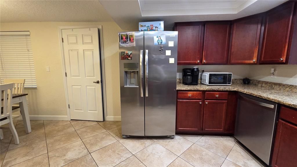 For Rent: $2,300 (3 beds, 2 baths, 1442 Square Feet)