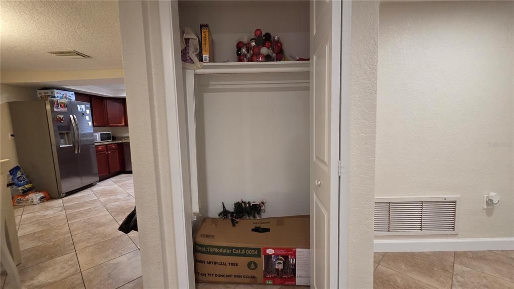 For Rent: $2,300 (3 beds, 2 baths, 1442 Square Feet)