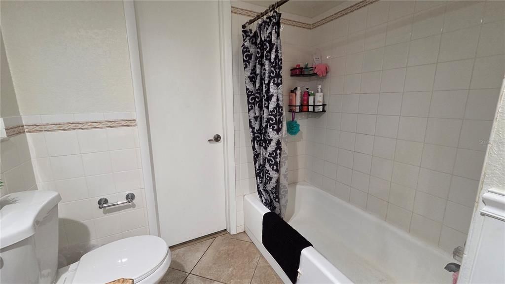 For Rent: $2,300 (3 beds, 2 baths, 1442 Square Feet)