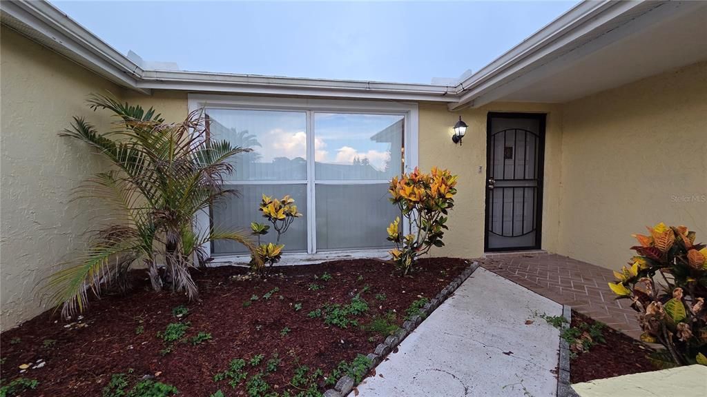 For Rent: $2,300 (3 beds, 2 baths, 1442 Square Feet)