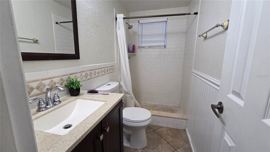 For Rent: $2,300 (3 beds, 2 baths, 1442 Square Feet)