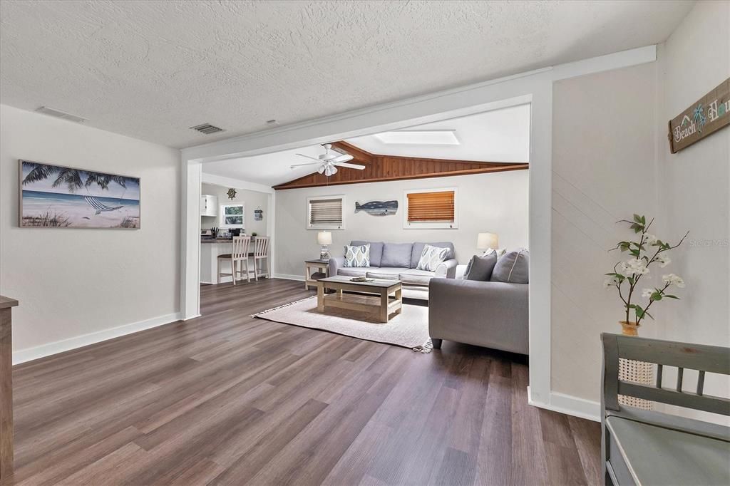 For Sale: $329,000 (3 beds, 2 baths, 1333 Square Feet)