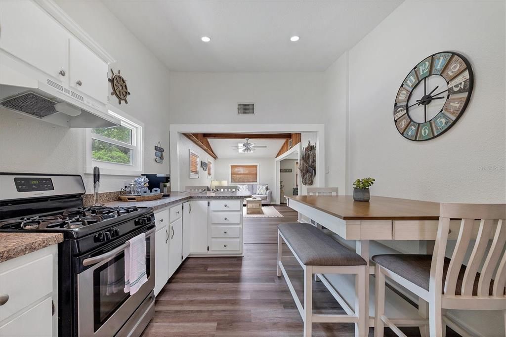 For Sale: $329,000 (3 beds, 2 baths, 1333 Square Feet)
