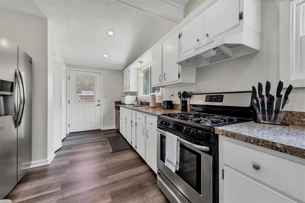 For Sale: $329,000 (3 beds, 2 baths, 1333 Square Feet)