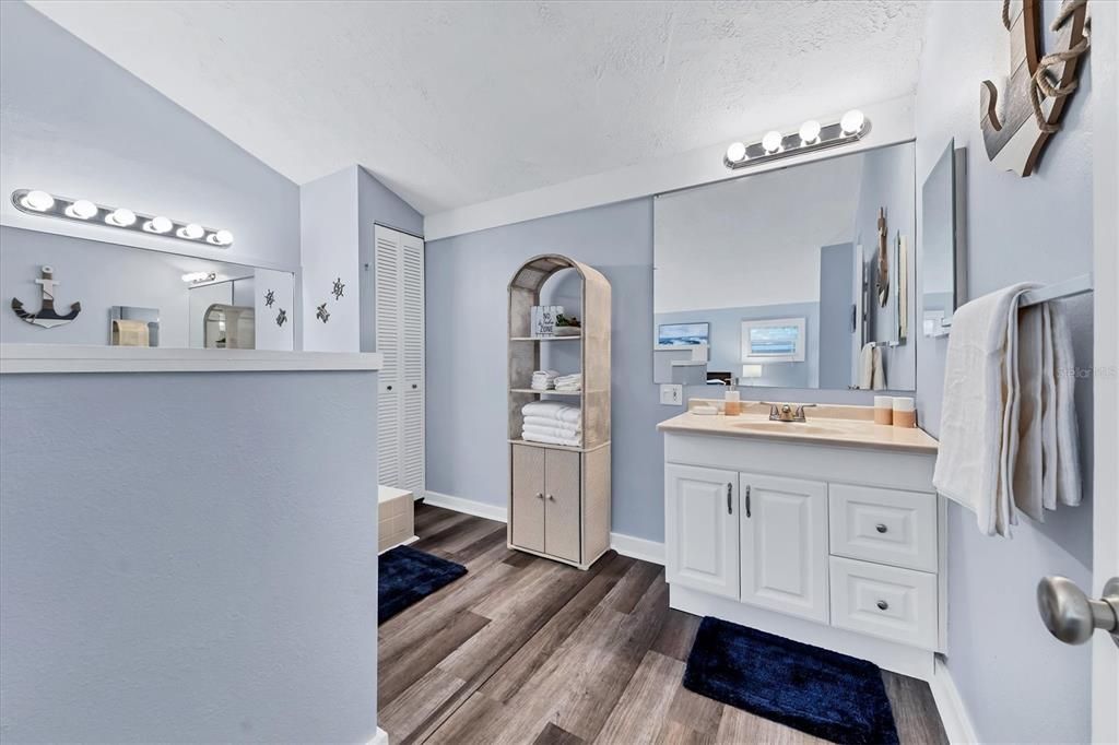 For Sale: $329,000 (3 beds, 2 baths, 1333 Square Feet)