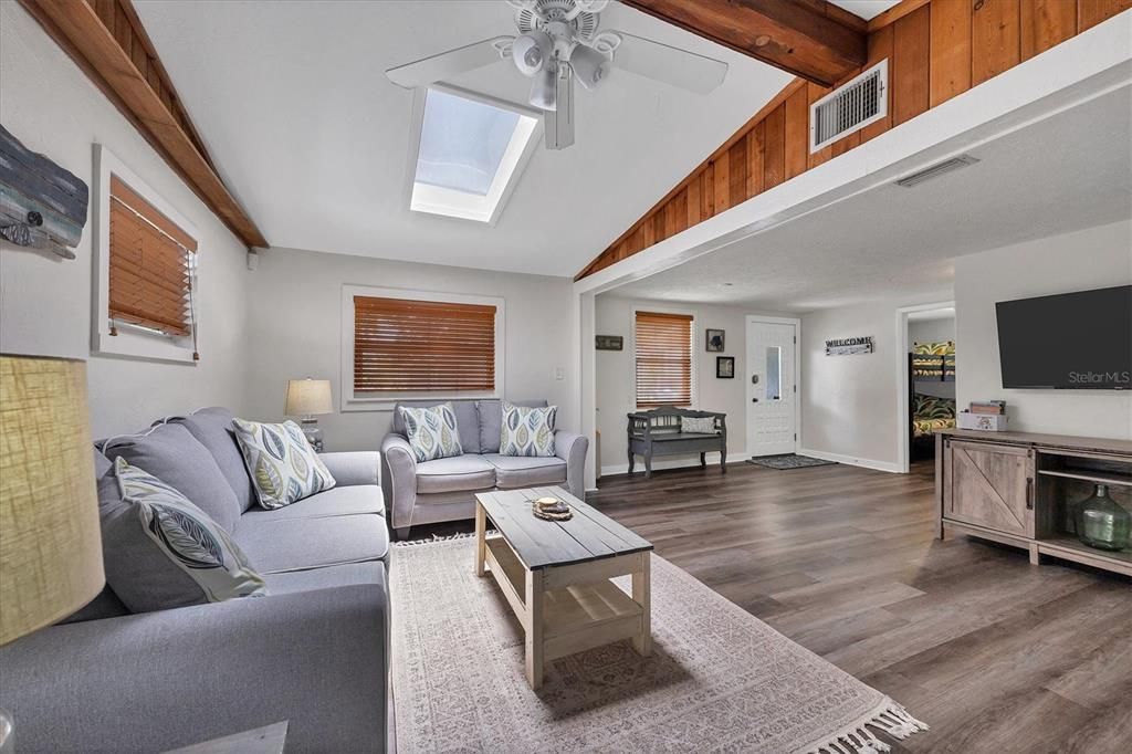 For Sale: $329,000 (3 beds, 2 baths, 1333 Square Feet)