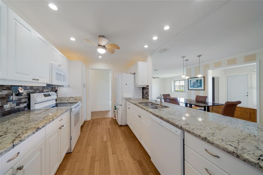 На продажу: $315,000 (2 спален, 2 ванн, 2153 Квадратных фут)